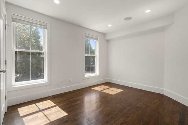 Building Photo - 12 Mohawk St