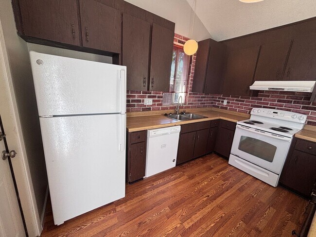 Foto del edificio - 5328 Cedar Grove Cir