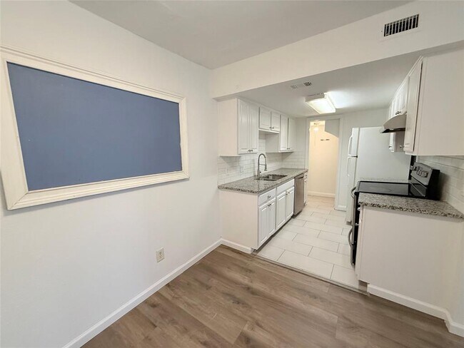 Foto del edificio - 2124 Burton Dr