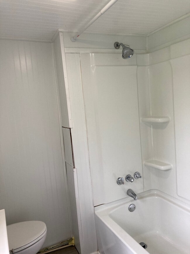 Building Photo - 347 1/2 Kingwood St