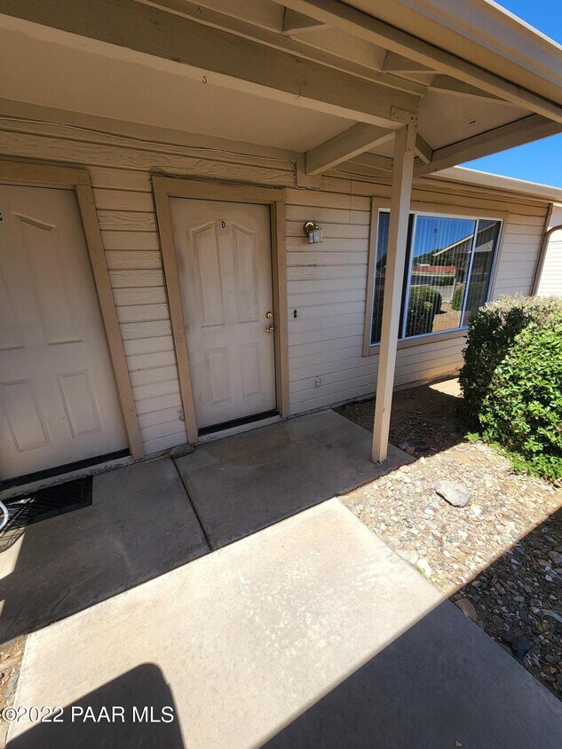 Primary Photo - 7980 E Lakeshore Dr