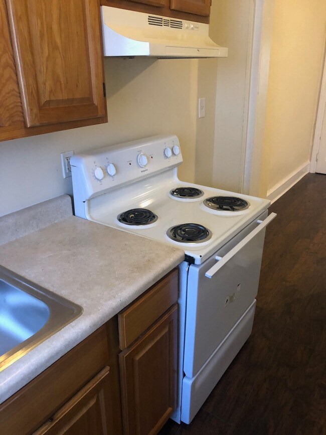 Foto del edificio - Brand New 2 Bedroom Home in Kensington — Fully Renovated with Private Backyard!