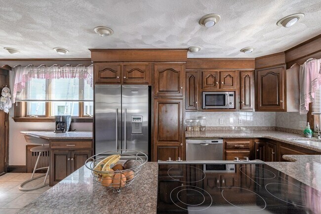 Foto del edificio - 80 Somerset Ave