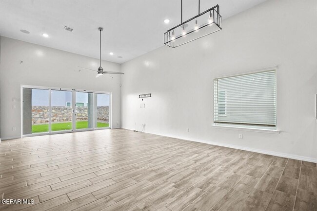 Foto del edificio - 13757 Villa Vista Ave