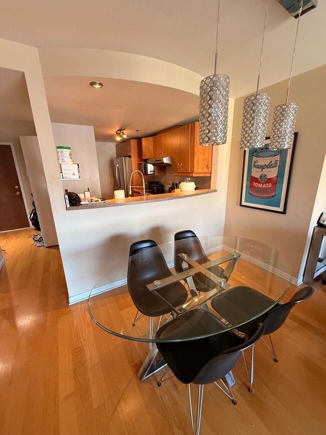 Building Photo - 1315 Rue Notre-Dame O