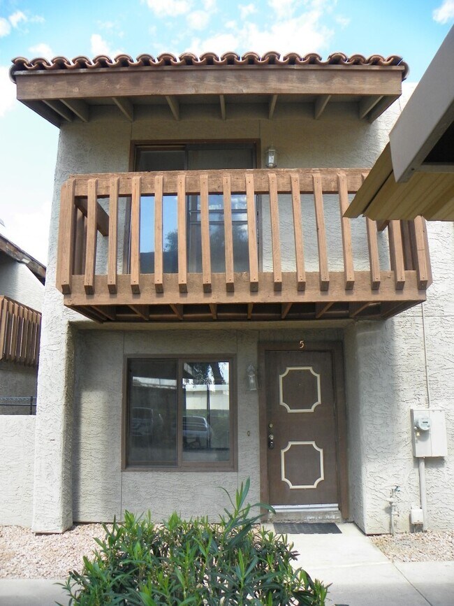 Foto del edificio - Townhome - newly remodeled kitchen - priva...