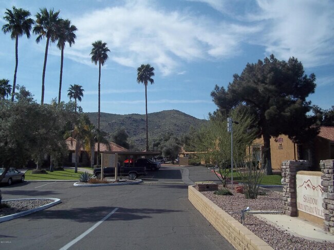 Building Photo - Charming 2 bed 1.5 bath Phoenix townhouse