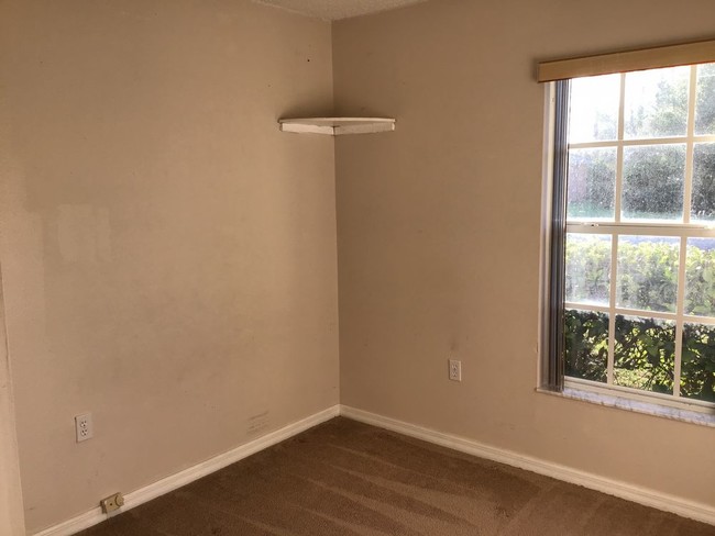 Building Photo - 3 BEDROOM/2 BATH/2 CAR GARAGE HOME