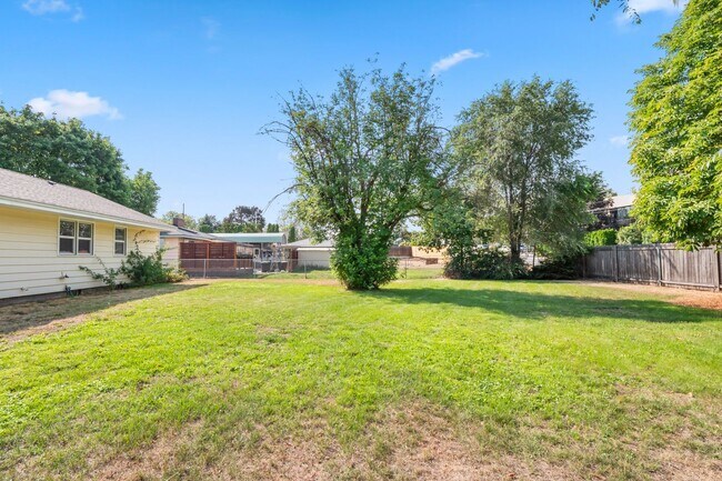 Building Photo - Valley Rancher