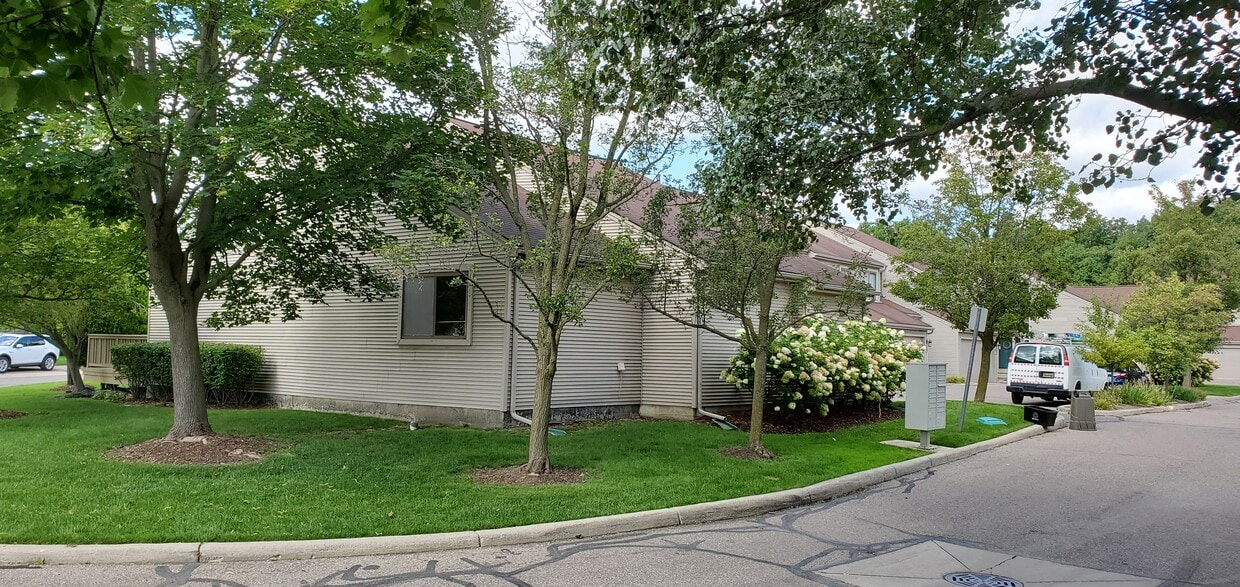Primary Photo - 649 Glasgow Ct