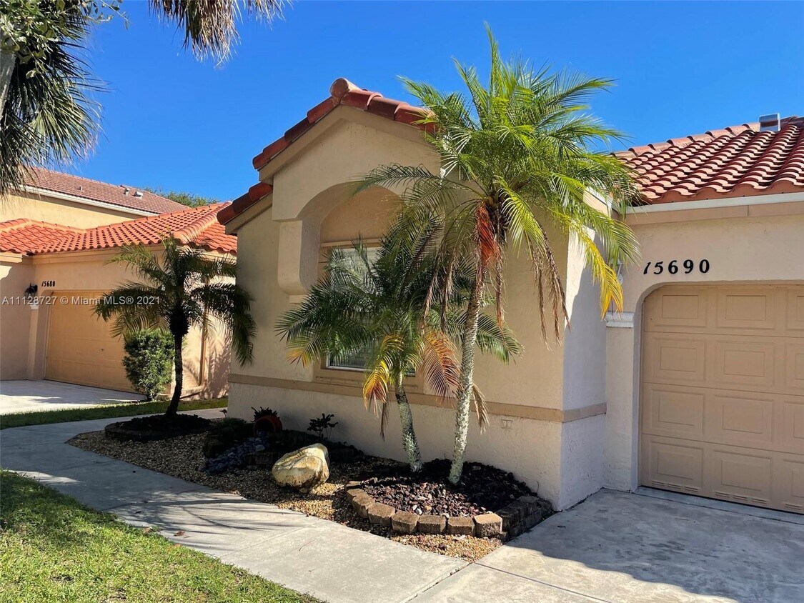 15690 NW 14th Ct, Pembroke Pines, FL 33028 House for Rent in Pembroke