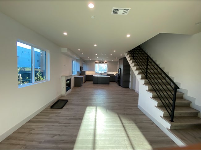 Building Photo - 3873 Bentley Ave