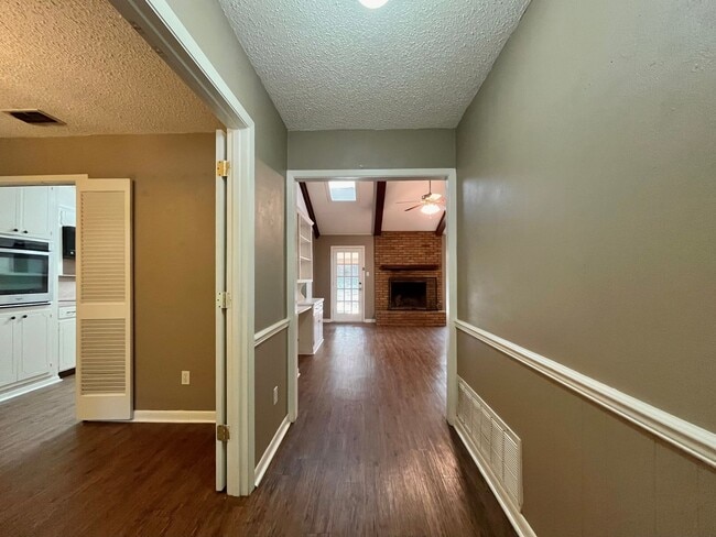 Building Photo - 3512 Glendale Dr