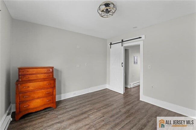 Foto del edificio - 56 Caroline Ave