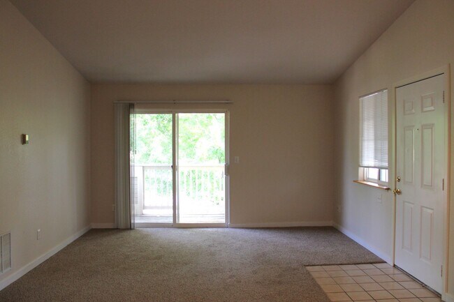 Foto del edificio - Comfortable 2BR Near Campus + $200 Move-In...