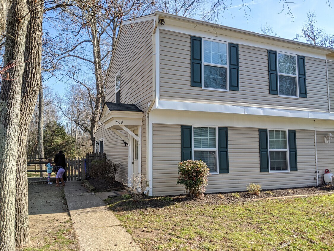 709 Brandon Circle, Waldorf, MD 20602 Townhome Rentals in Waldorf MD