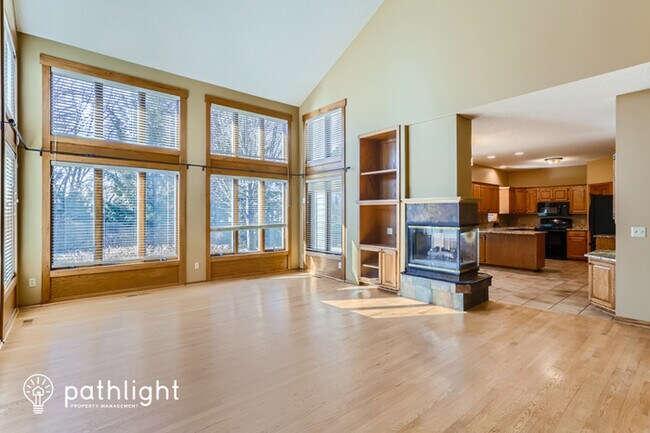 Building Photo - 4627 Stoddart Ln, White Bear Lake, MN, 55127