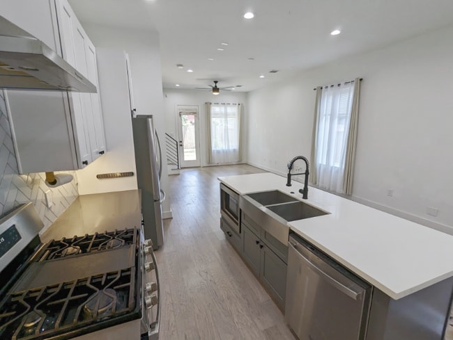 Photo - 204 Marathon St House