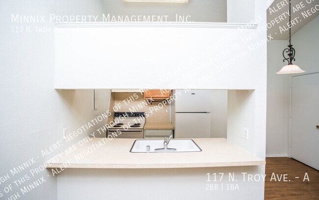 Foto del edificio - 117 N. Troy Ave. #A