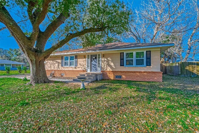 Foto del edificio - 515 Breezy Ln