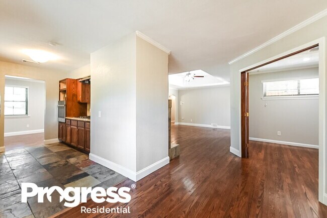 Foto del edificio - 8408 Londonderry Ln