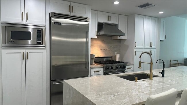 Foto del edificio - 1120 E Kennedy Blvd