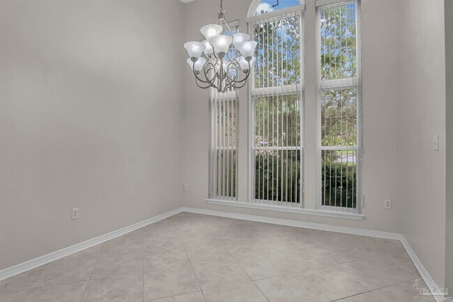 Foto del edificio - 1490 Chalet Pl