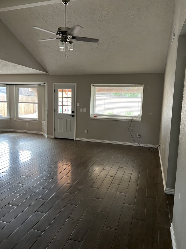 Building Photo - 2513 Northern Dr