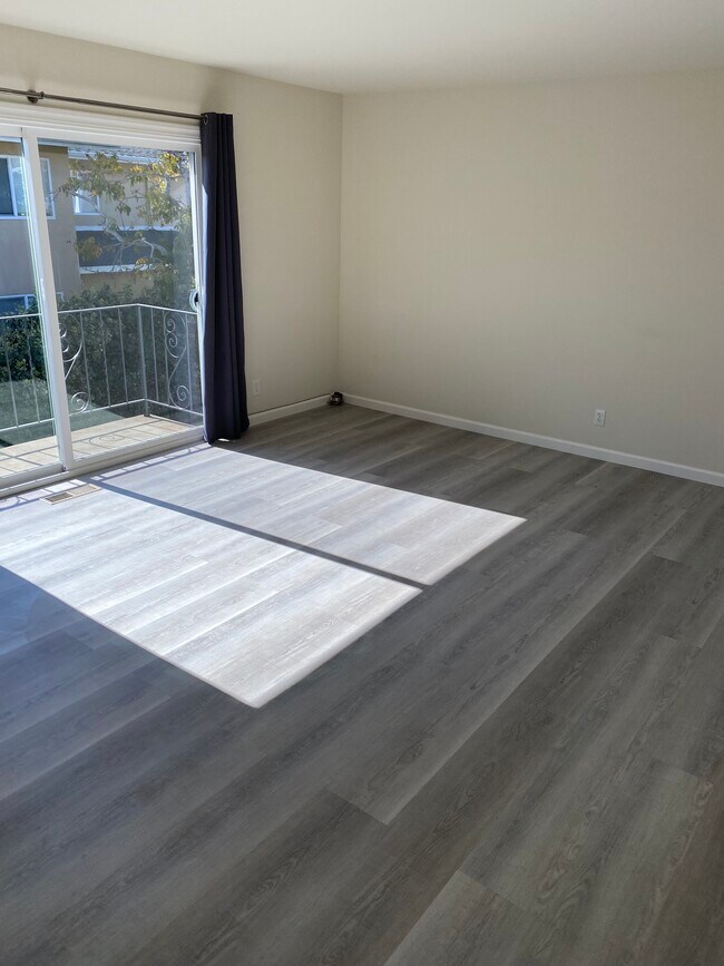 Living Room - 223 Villa Ter