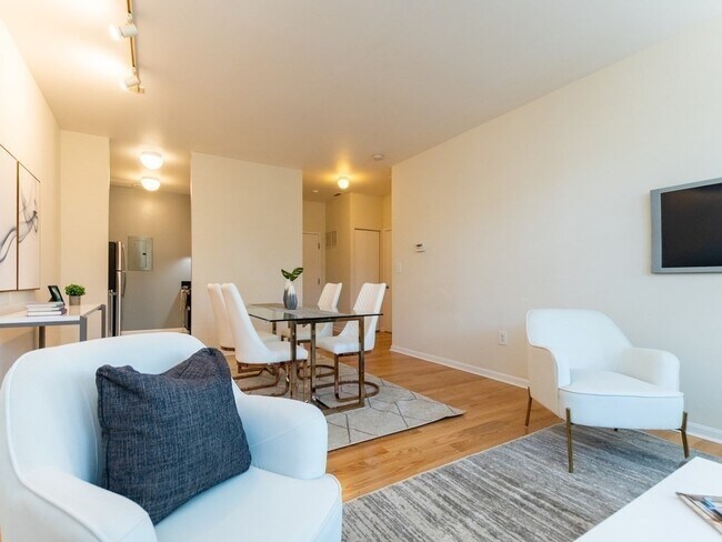 Foto del edificio - 218 Thorndike Pl