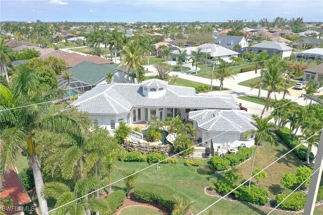 Foto del edificio - 2417 Cape Coral Pkwy W