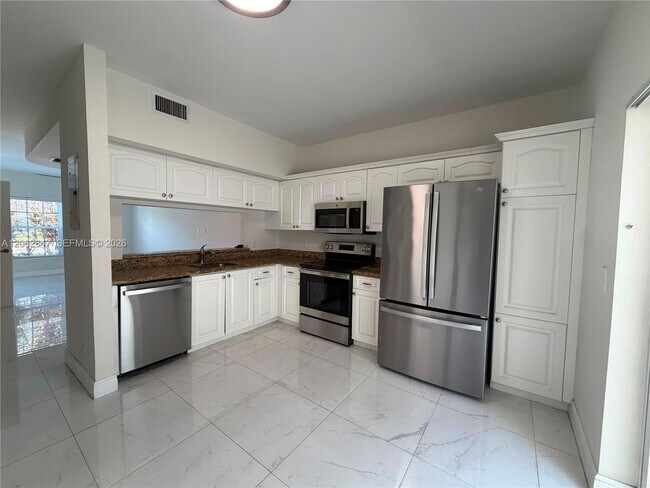Foto del edificio - 9820 NW 56th Pl
