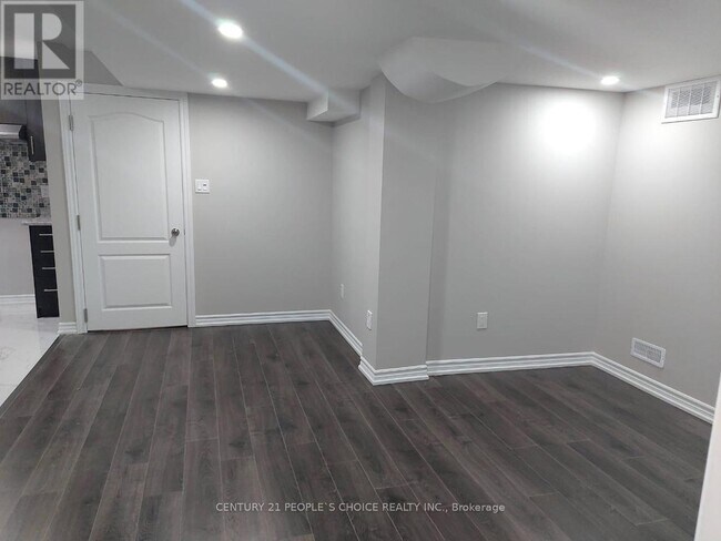 Photo du bâtiment - 92 Yardley Cres