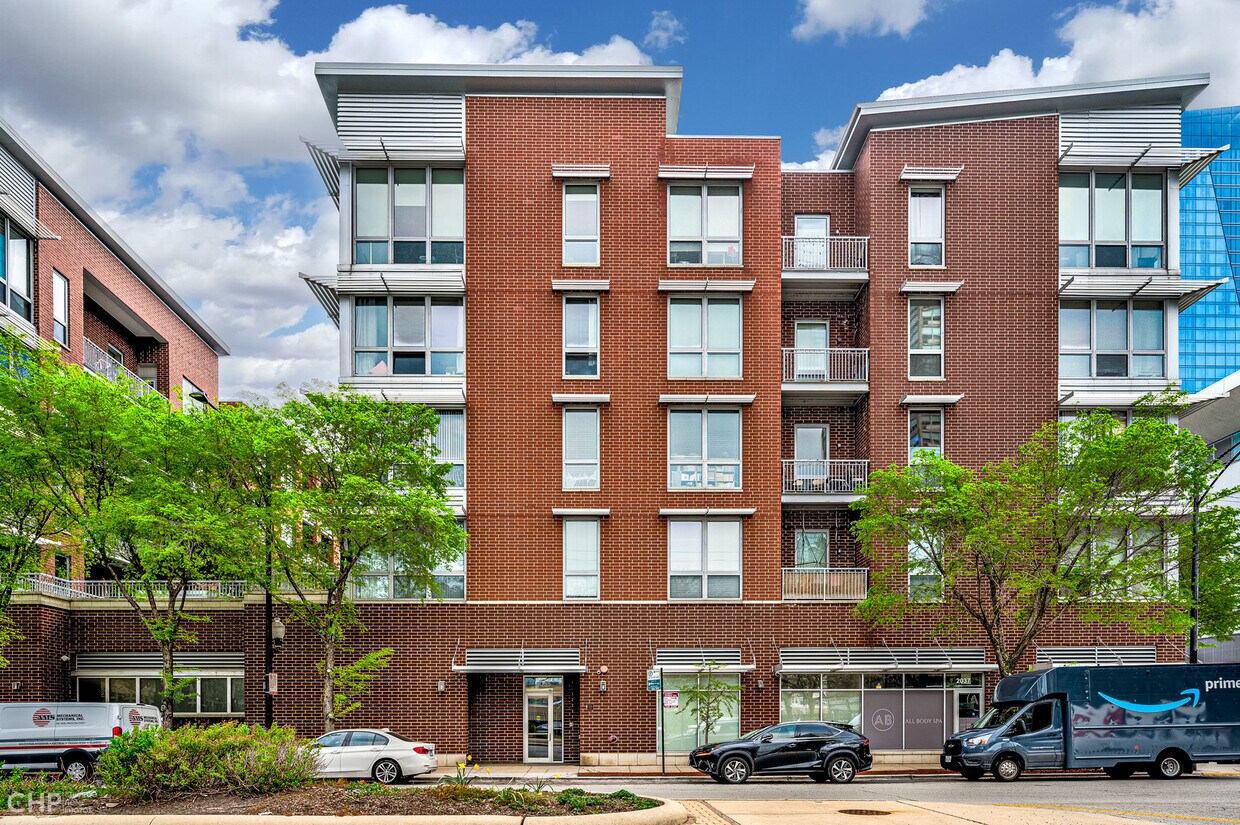 Foto principal - 2035 S Indiana Ave
