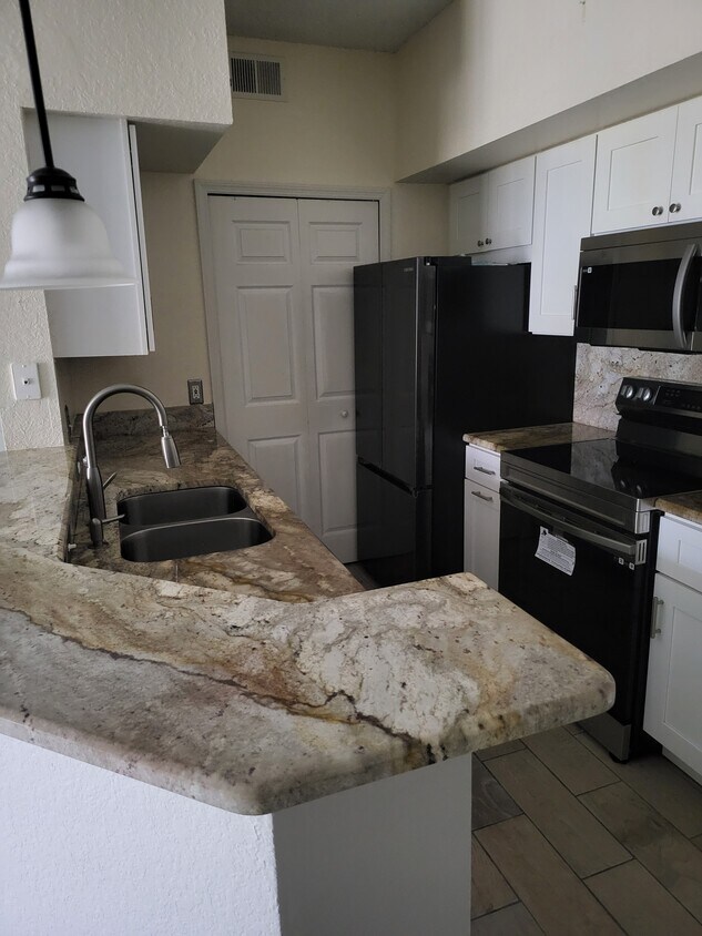 13003 Plantation Park Cir Unit 13210, Orlando, FL 32821 Condo for