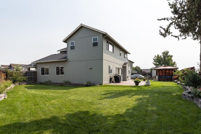Foto del edificio - Gorgeous home at end of cul-de-sac with RV parking and views