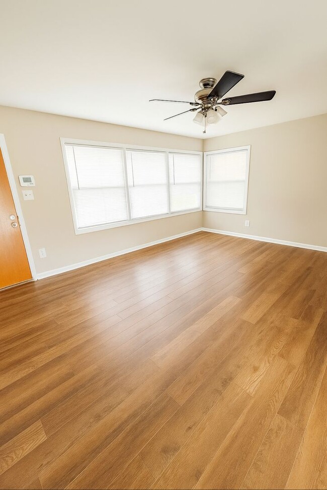 Building Photo - Charming 3 bedroom