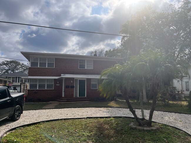 Two Bedroom One Bath Upstairs Apartment In Avondale - Two Bedroom One Bath Upstairs Apartment In Avondale