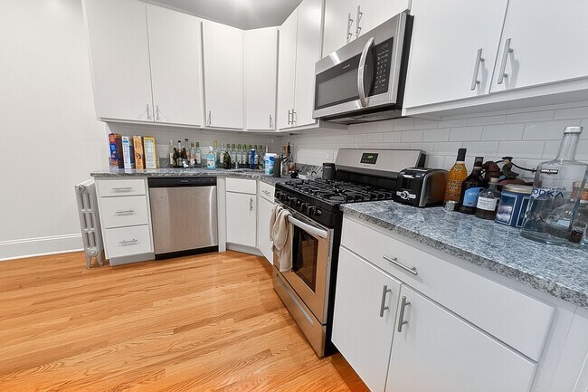 Foto del edificio - Bright and Sunny Updated 3-bed/1-bath near Loyola