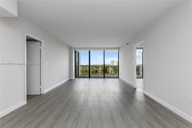 Building Photo - 20505 E Country Club Dr