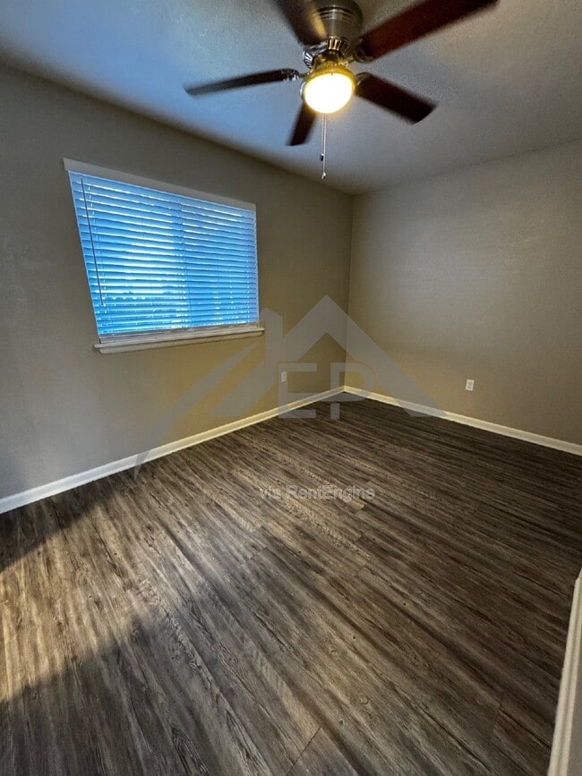 Photo - 205 E Hurd St House