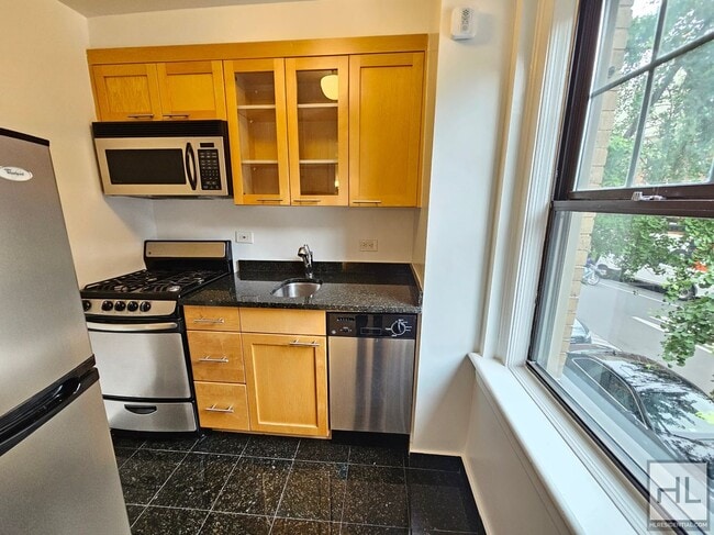 Building Photo - 1-Bedroom Apartment in West Village | 2nd ...