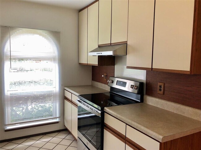 Building Photo - 3037 Ravine Trail