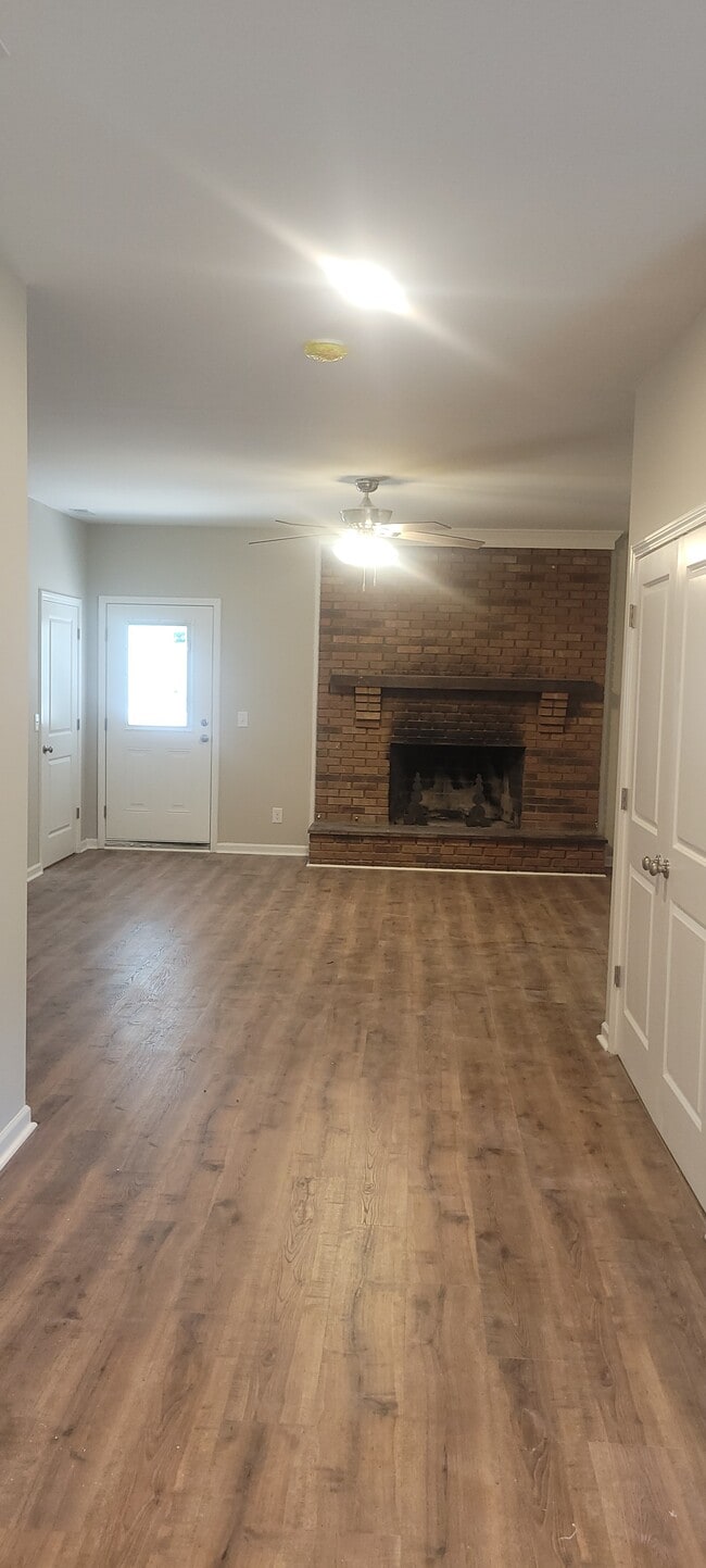 Building Photo - 216 Legion Dr