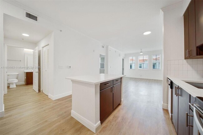 Foto del edificio - 10170 SW 7th St