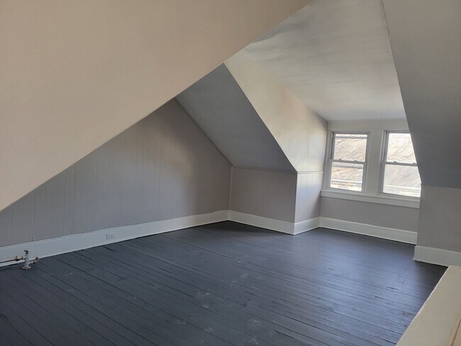 Foto del edificio - Spacious 4 bedroom House