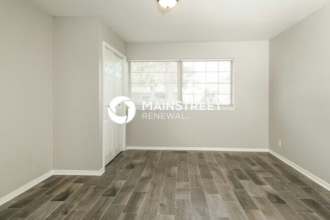 Building Photo - 5 Bedroom Pet-Friendly Home in Oklahoma City, OK with Main Street Renewal
