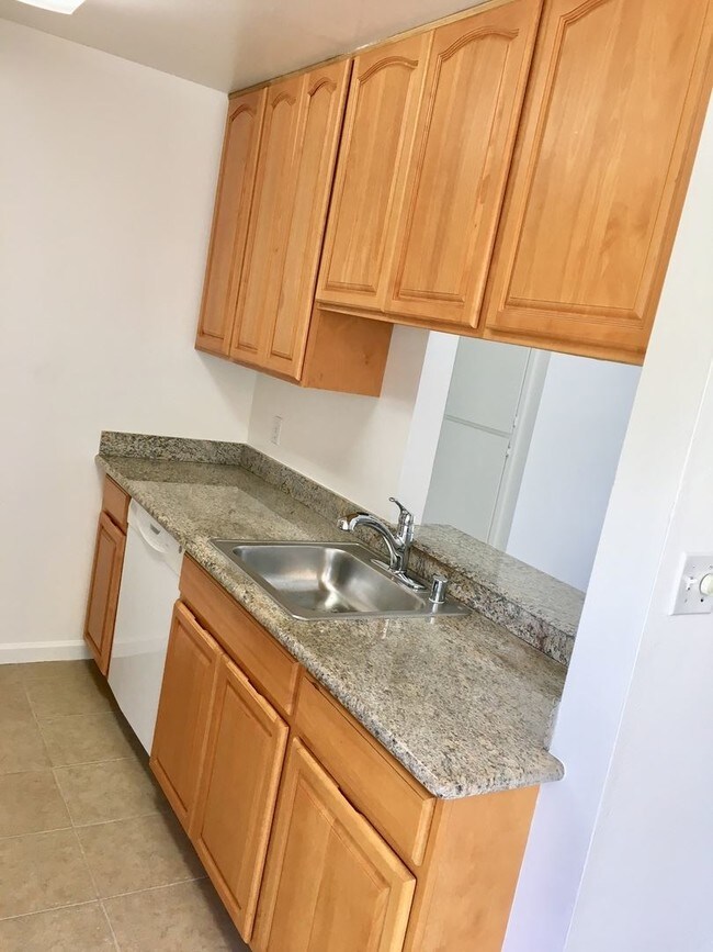 Building Photo - 1105 Capuchino Ave