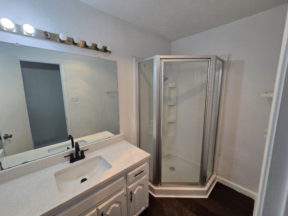 Photo - 2105 E Collins Blvd (Richardson, TX)