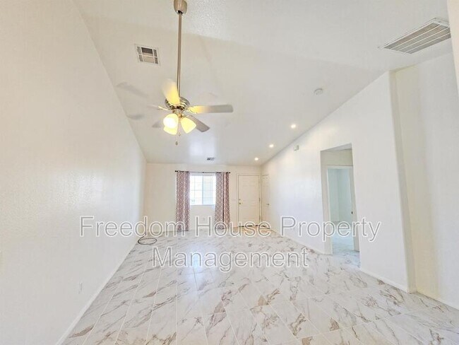 Foto del edificio - 600 San Lorenzo St